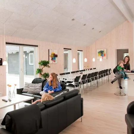 Oksby Sleeps 24 Pool Wifi Blåvand