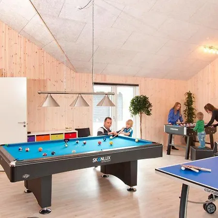 Oksby Sleeps 24 Pool Wifi Blåvand